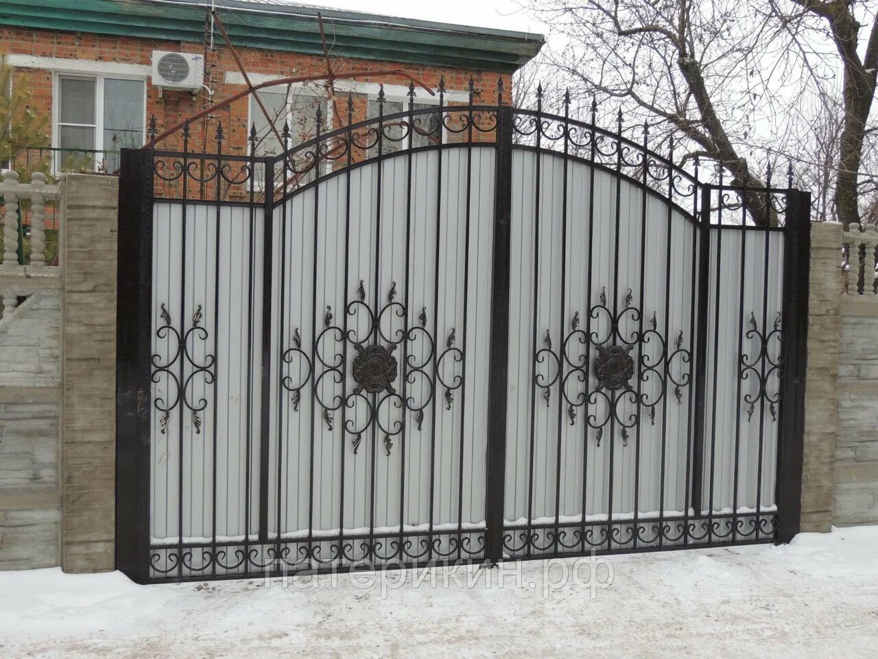 Кованые ворота v-091 (1 кв. Кованые ворота с деревянными вставками. Распашные ворота rotelli mt200. Кованые ворота сикард. Ворота классика 2022г.