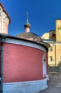 Двор церкви