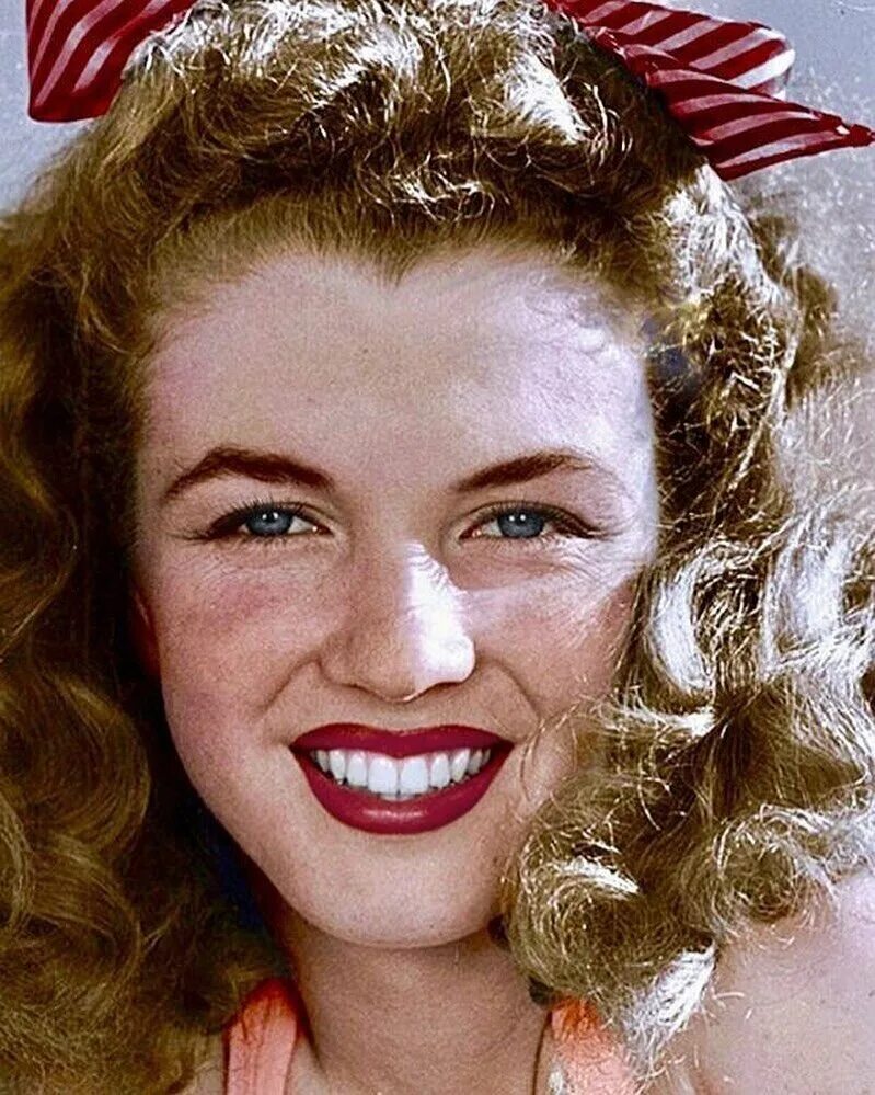 Норма джин бейкер в молодости. Норма монро. Джин бейкер. Мэрилин монро норма джин бейкер. Норма джин бейкер.