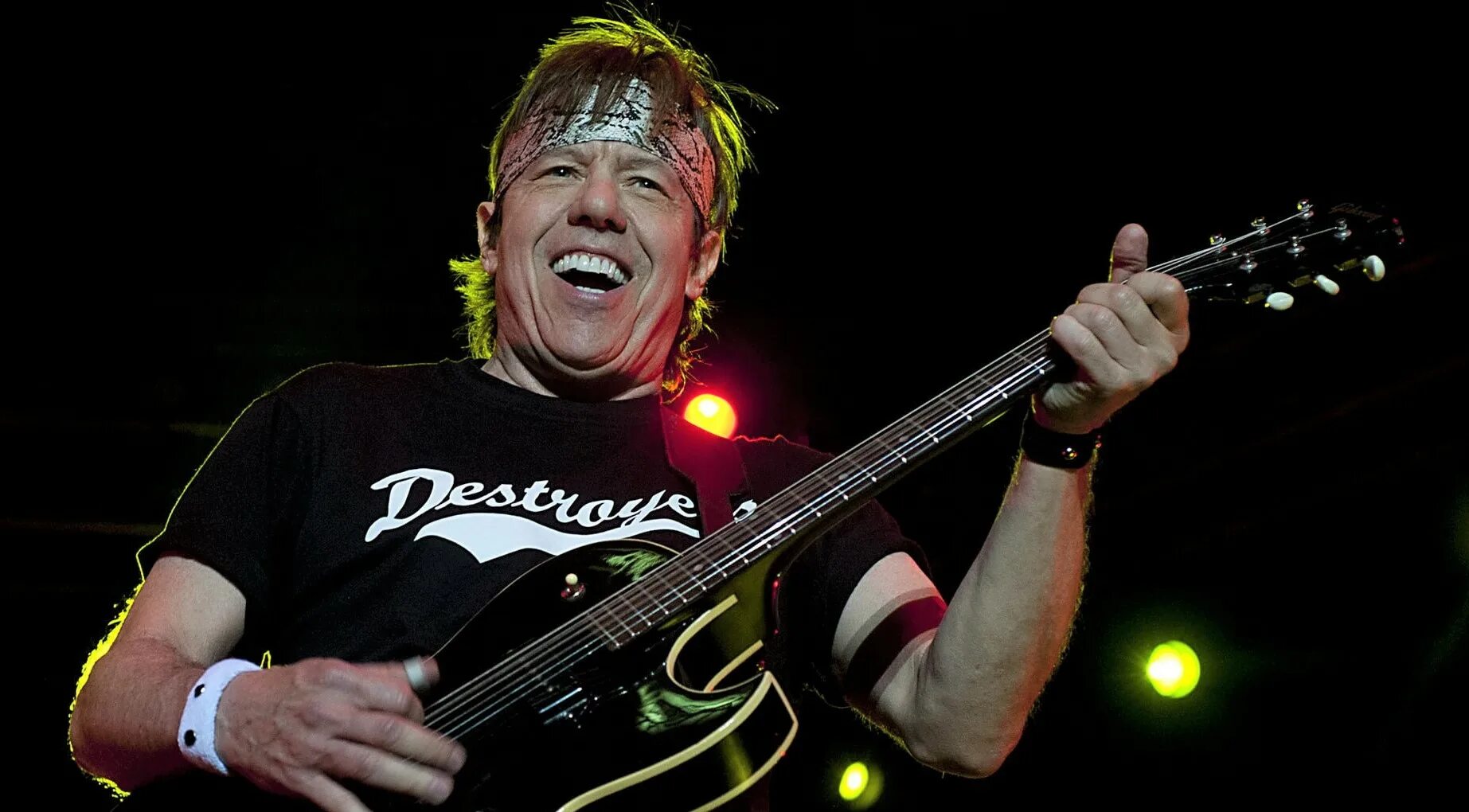 George thorogood bad to the. Джордж Торогуд. Destroyers группа. George Thorogood 2022. George Thorogood & the Destroyers.