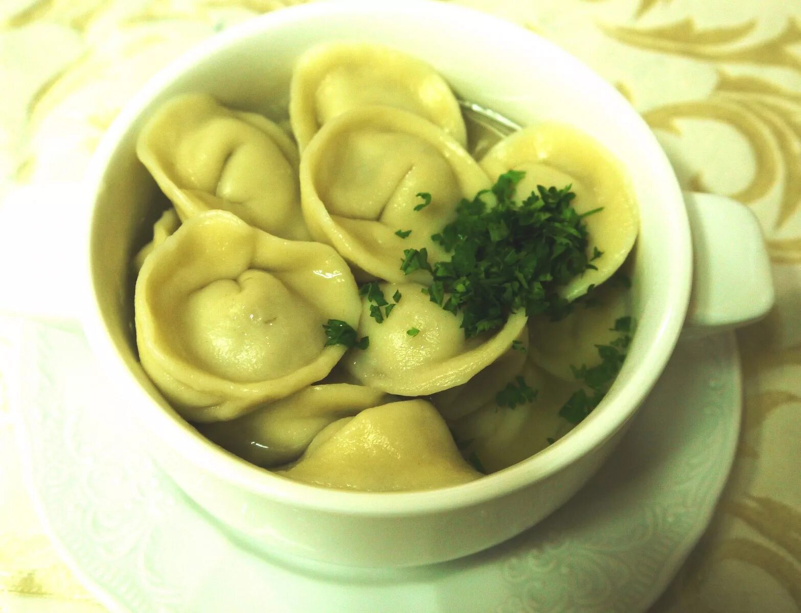 Как сварить пельмени с вкусным бульоном. Как сварить пельмени с вкусным бульоном. Пельмени с бульоном. Манты с бульоном. Пельмени вареные с бульоном.