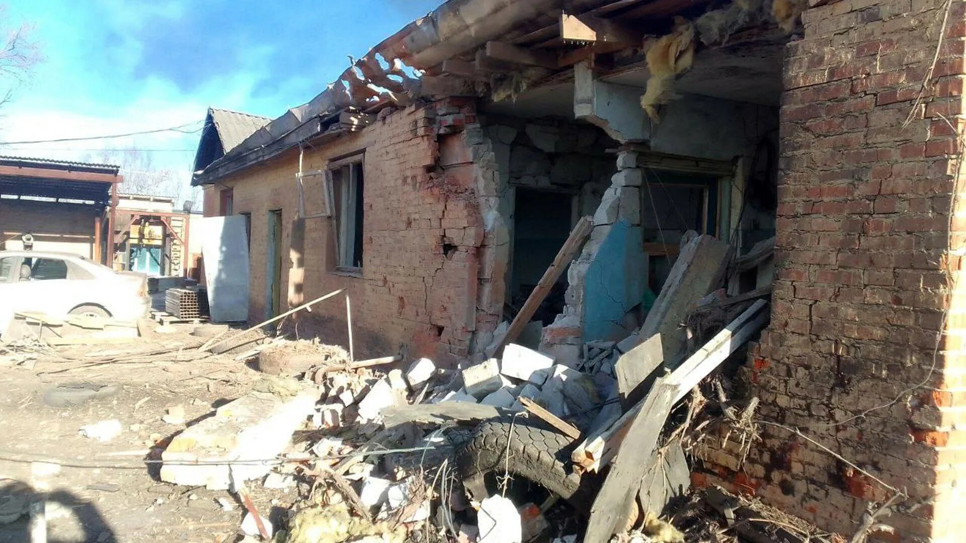 Обстрел белгородской сегодня последние новости. Город шебекино белгородской области после обстрела. шебекино белгородская область обстрел. шебекино рынок обстрел. обстрел города шебекино.