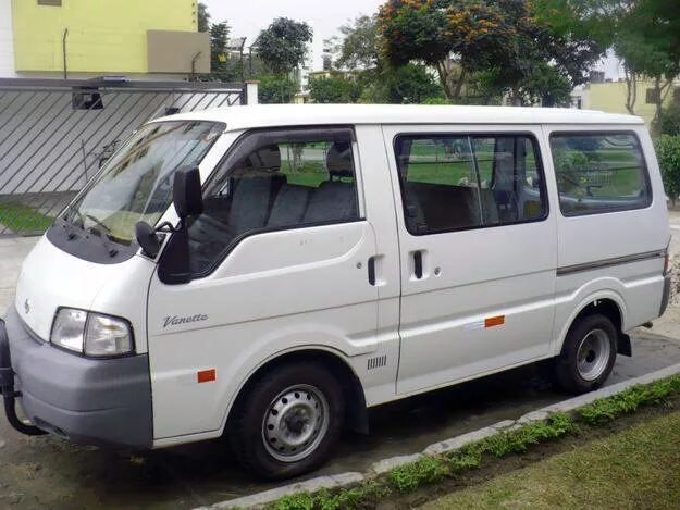 Купить б/у Nissan Vanette дизель механика в Каменске-Уральском: белый 1998 минив