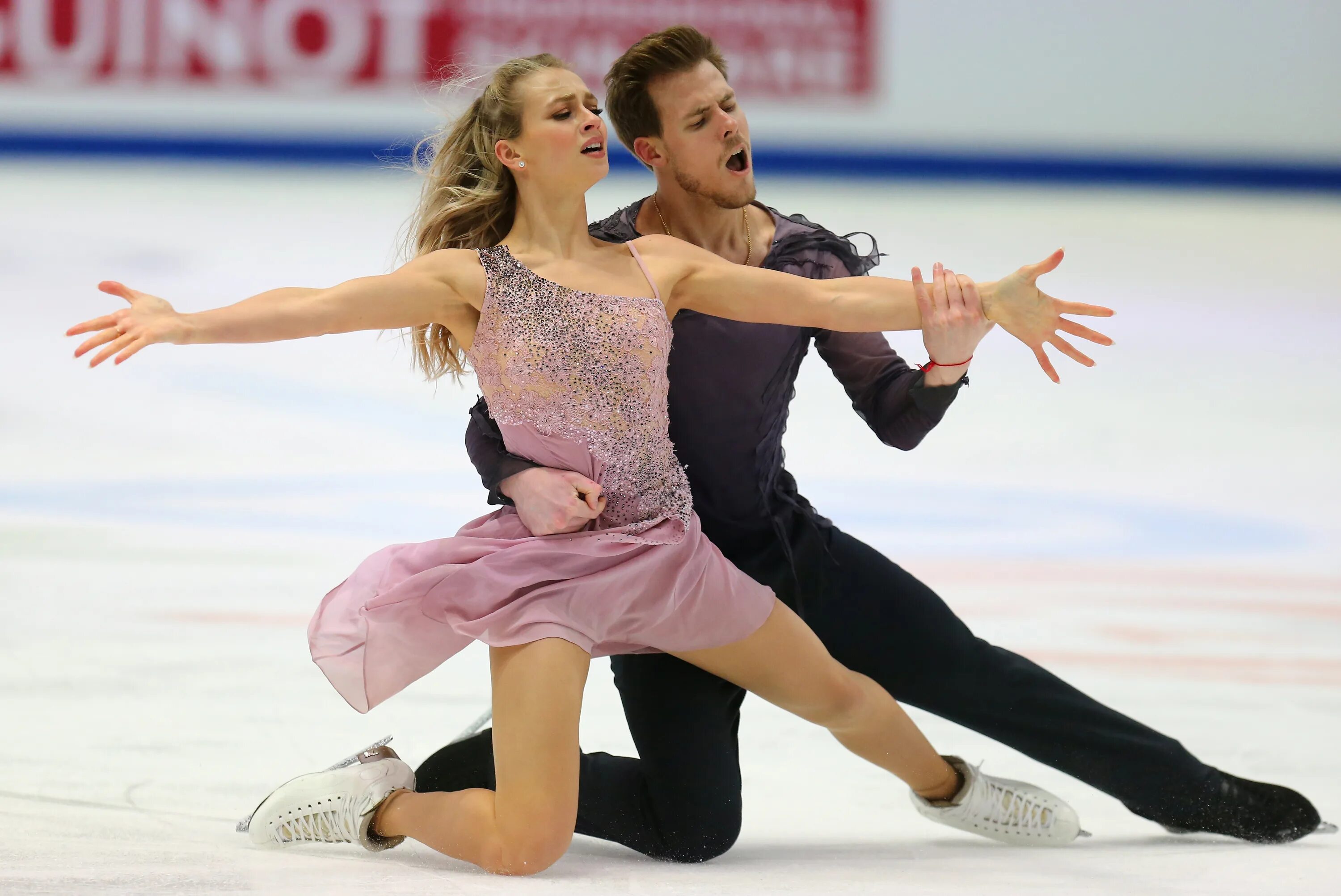 Дуэты на льду перформанс. Произвольная программа кацалапов. Дорожка спецпрограмма фигурное катание. Синицына и кацалапов произвольная программа. Виктория синицына и никита кацалапов.