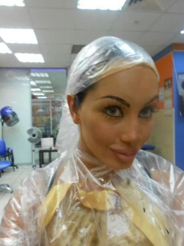 Фотосессия девушка в пластик. Plastic girls. Plastic girls. Plastic girls. She paint.