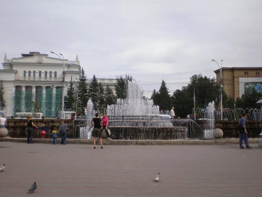 Новосибирск любимый город. Фонтаны новосибирска. сердце первомайский сквер. я люблю новосибирск фото.