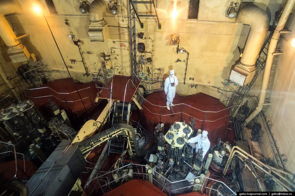 Реактор термоядерный scifi арт. Пгб ритм 200. Реактор космического корабля scifi. Ядерный реактор sci fi. Ледокол ленин внутри реактор.