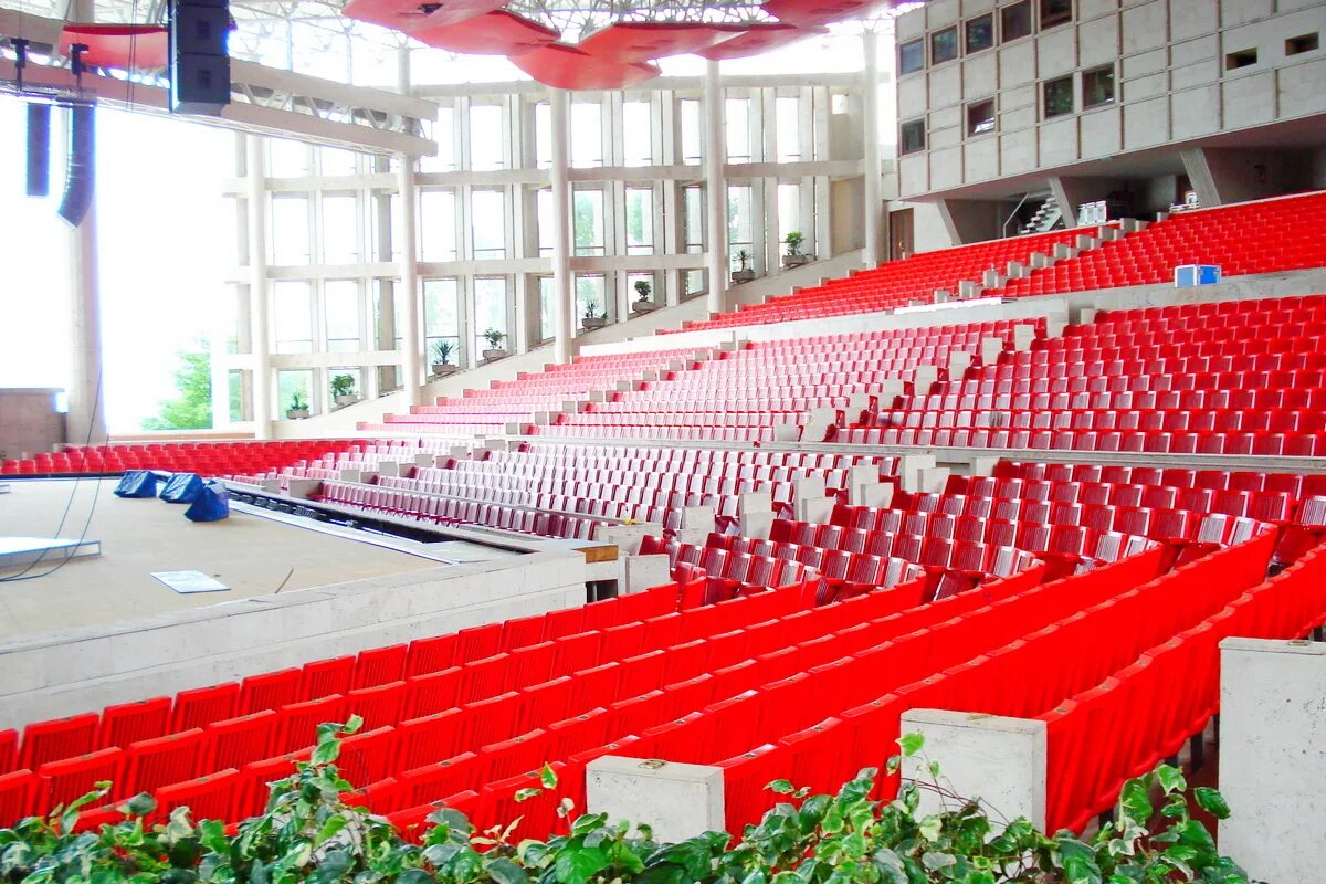 концертный зал фестивальный. конце́ртный зал «фестива́льный» в сочи. концертный зал в сочи на набережной. муп г. концертный зал фестивальный адлер.