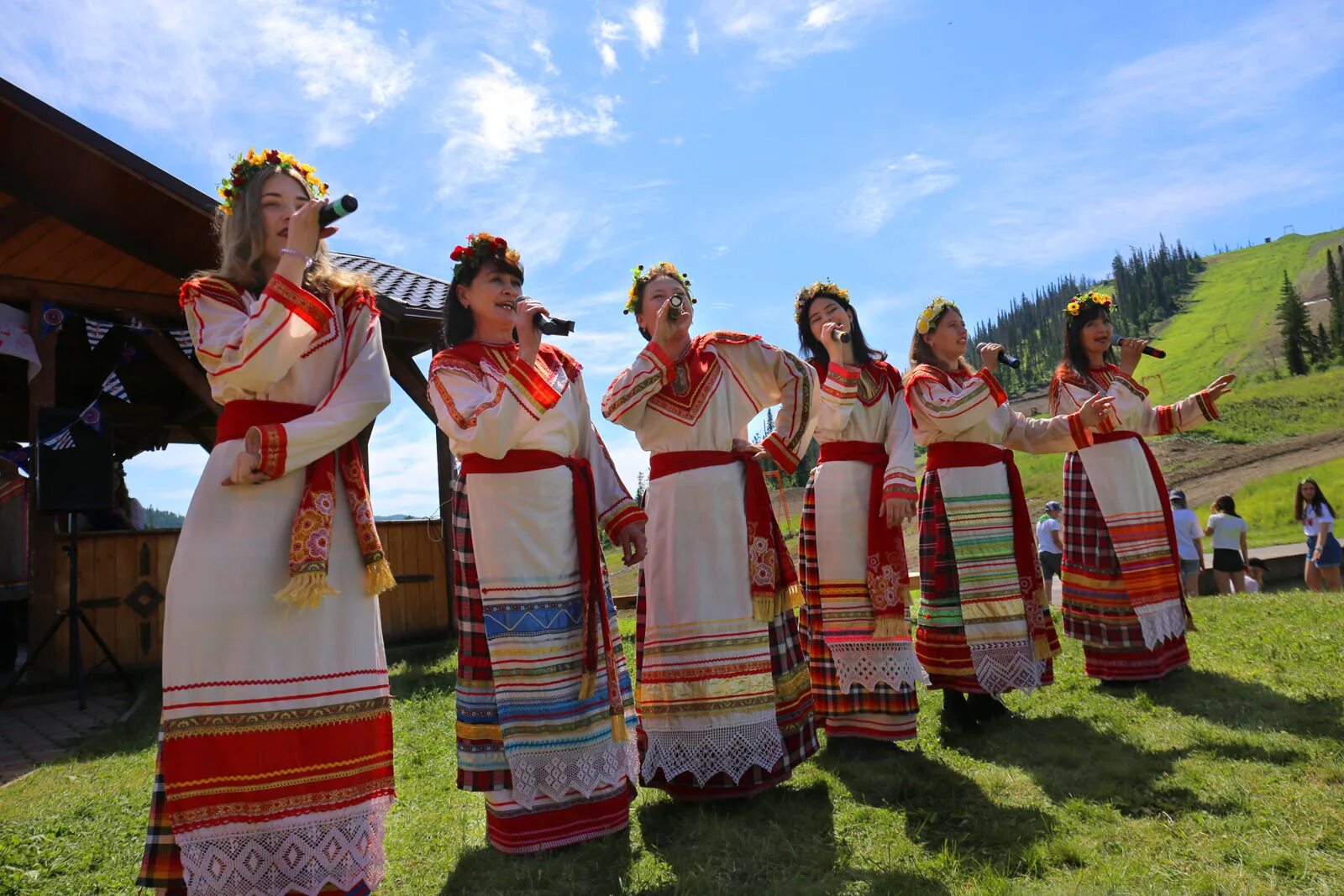 Песни ивана купало. Хоровод. С праздником Ивана Купала. Хоровод на Ивана Купала. Хороводы древних славян.