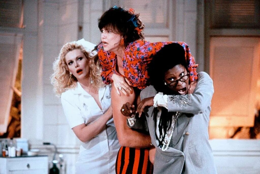 Вупи голдберг комедии. Corey feldman 1989. Американские комедии 90-х. Бинг рассел за бортом. Ник нолти 48 часов.
