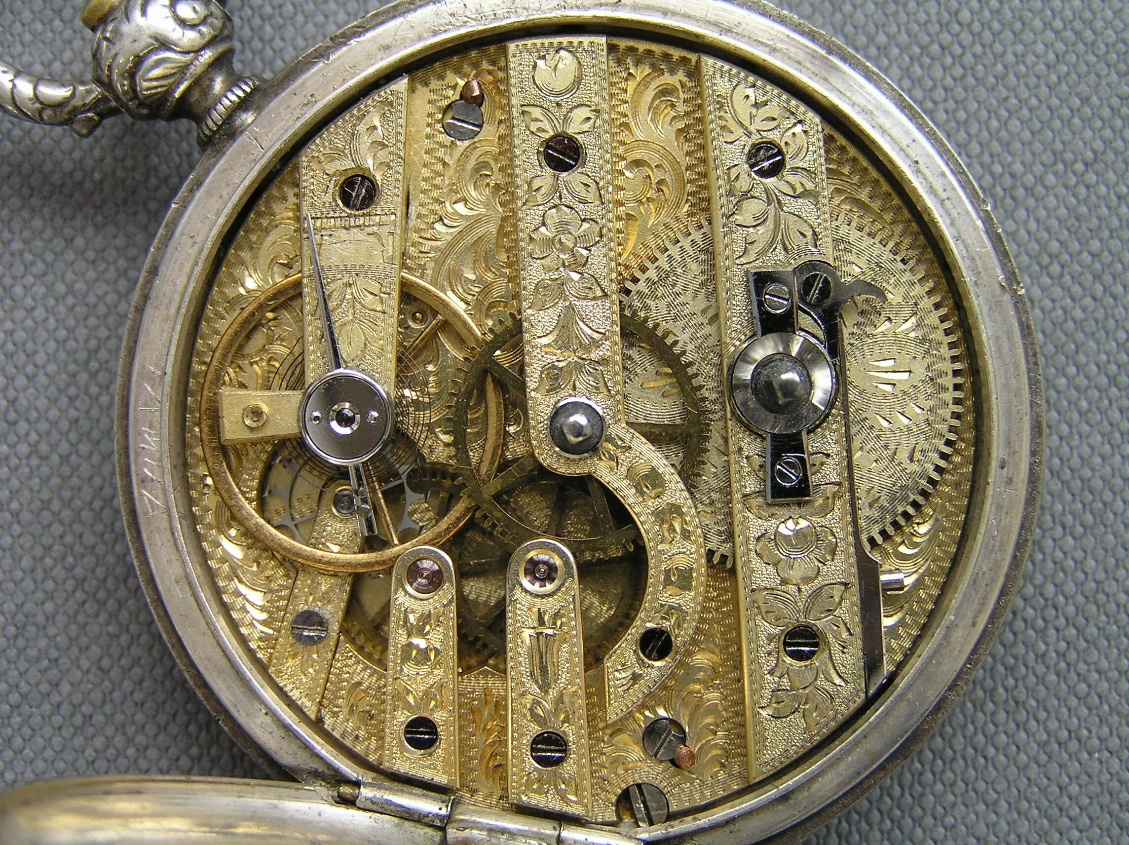 Часовой мост. Старые механические часы. Часы с механизмом. Карманные часы. Механизм старинных часов.