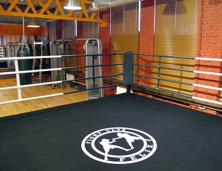 Бойцовские залы. Зал бокса. Бойцовский зал. Бойцовский зал. Спортивный зал для бокса.