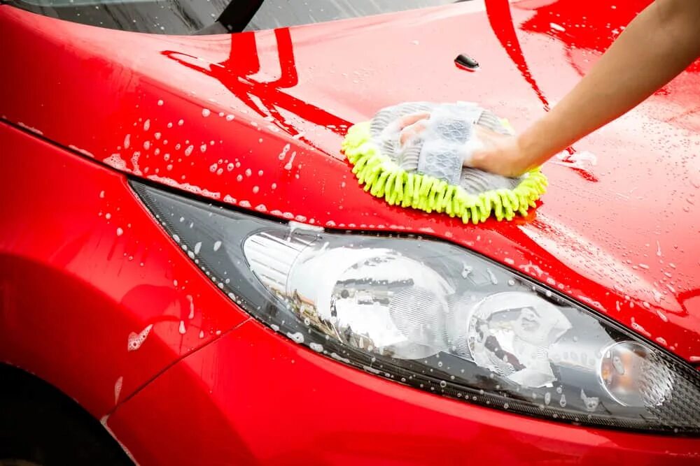Где помыть машину недорого. Мойка автомобиля. Чистая машина. Мытье машины. Ручная мойка авто.