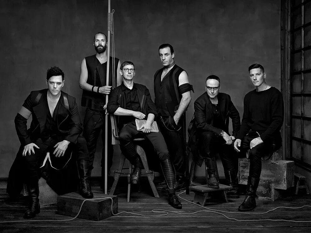 Группа rammstein. Рок группа rammstein. Rammstein самые популярные песни. Рамштайн вся группа. Рок группа rammstein.