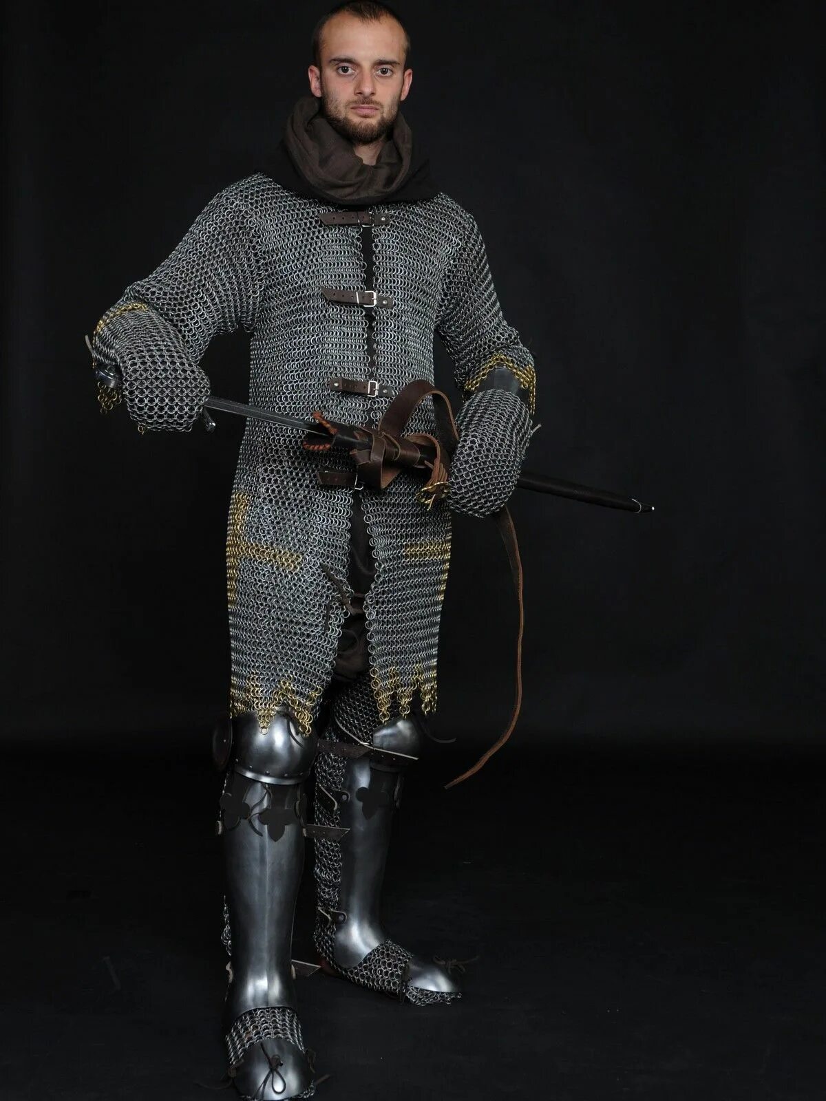 Ламеллярный доспех русь 13 век. Доспехи рыцаря в кучу. Ламеллярный пластинчатый доспех. Доспех 13 века европа. Кольчуга-броня 13 века русь.