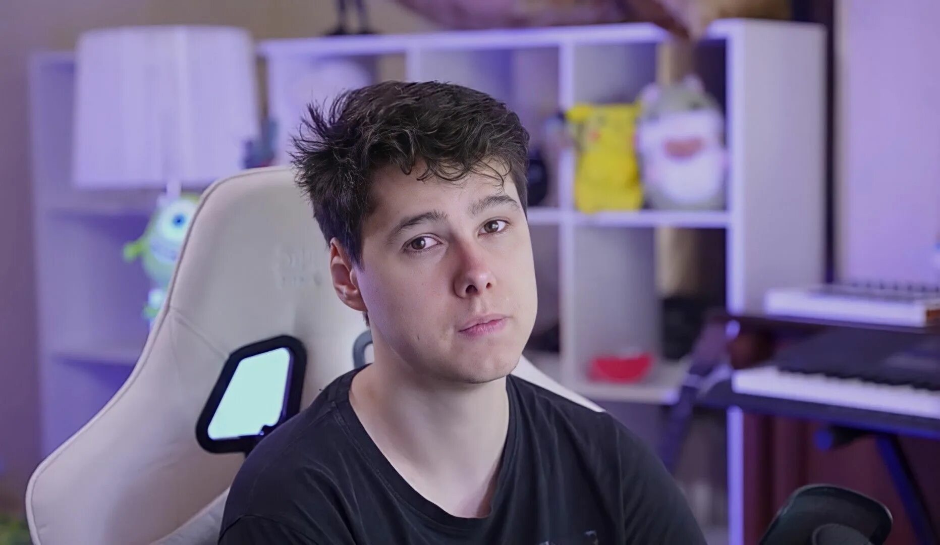 Римас ютубер лицо. Маразм лицо деанон. Лицо маразма. Элез блоггер. Маразм ютубер лицо.