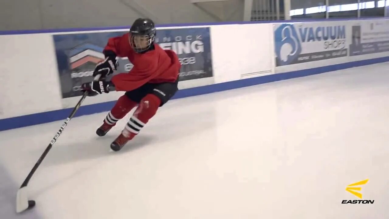 Цхм хоккей. Детская хоккейная школа hockey way. Тренировка хоккейного вратаря. Хоккей в школе омск. Бросковая тренировка по хоккею.