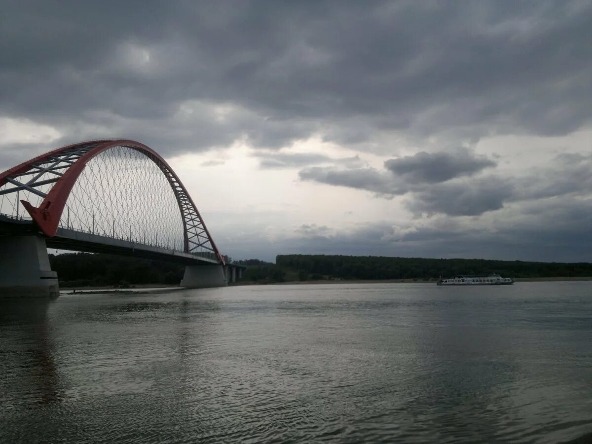 Река Обь Новосибирск. Новосибирск мост река. Река Обь мост. Бугринский мост.