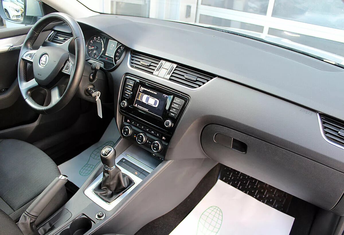 škoda octavia a5 interior. 6. Skoda octavia a5 2008 салон. Skoda octavia, 2011 г. автомат шкоды октавии а5.