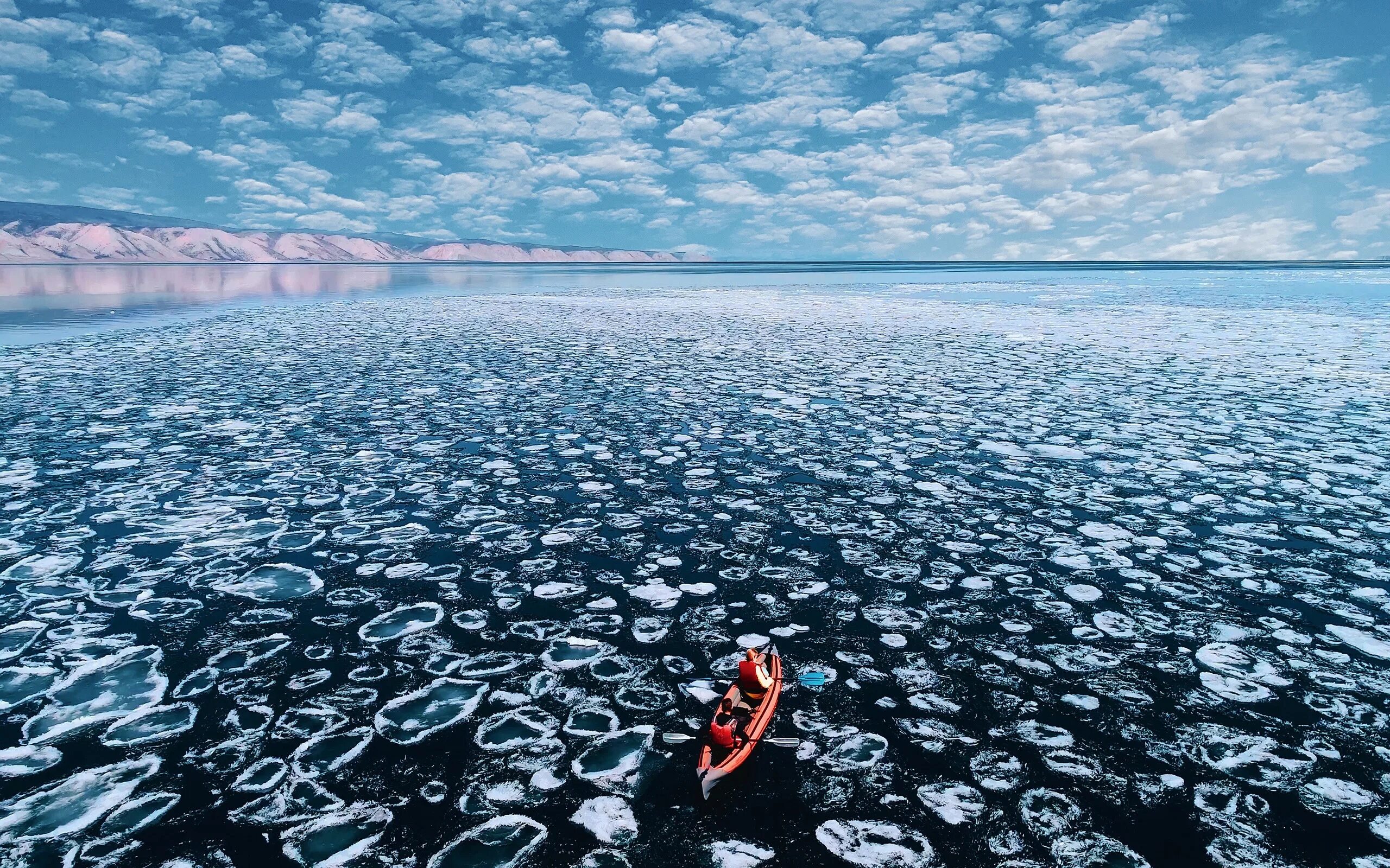 Озеро Байкал вода. Голубые озера Байкал. Голубая вода Байкала. Лед Байкала.