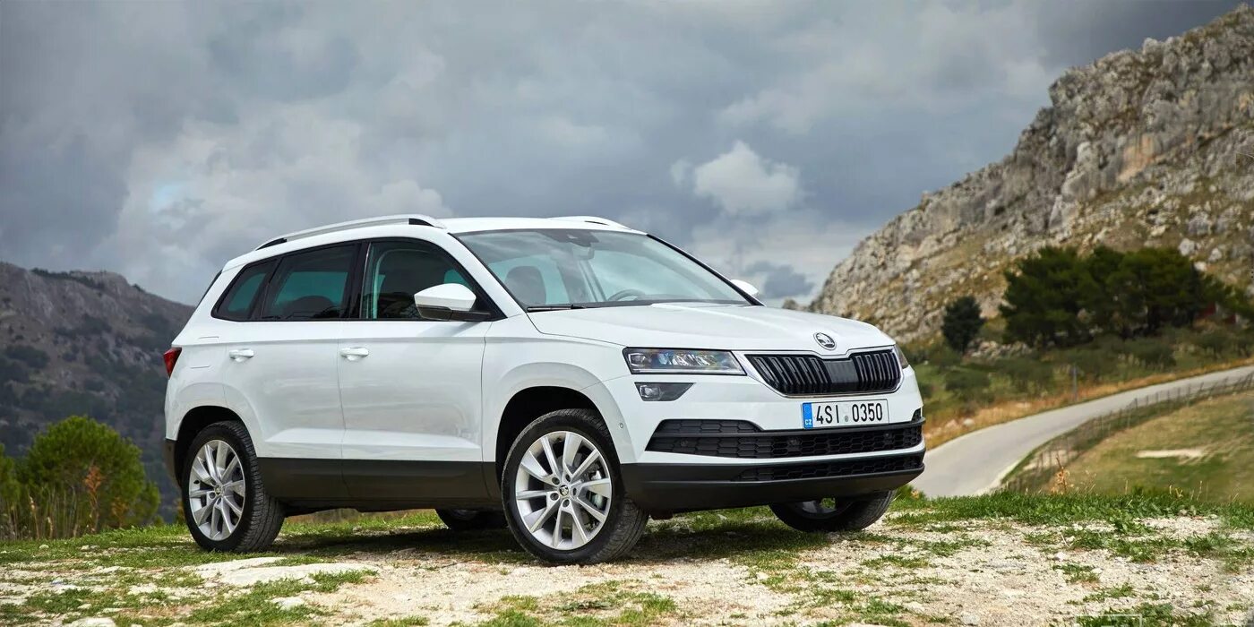 Skoda Karoq 2023. Skoda Karoq 1.0 TSI. Шкода Карок полный привод. Шкода Карок белый.