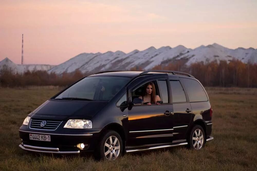 Купить б/у Volkswagen Sharan I 2.0 MT (115 л.с.) бензин механика в Курске: зелён
