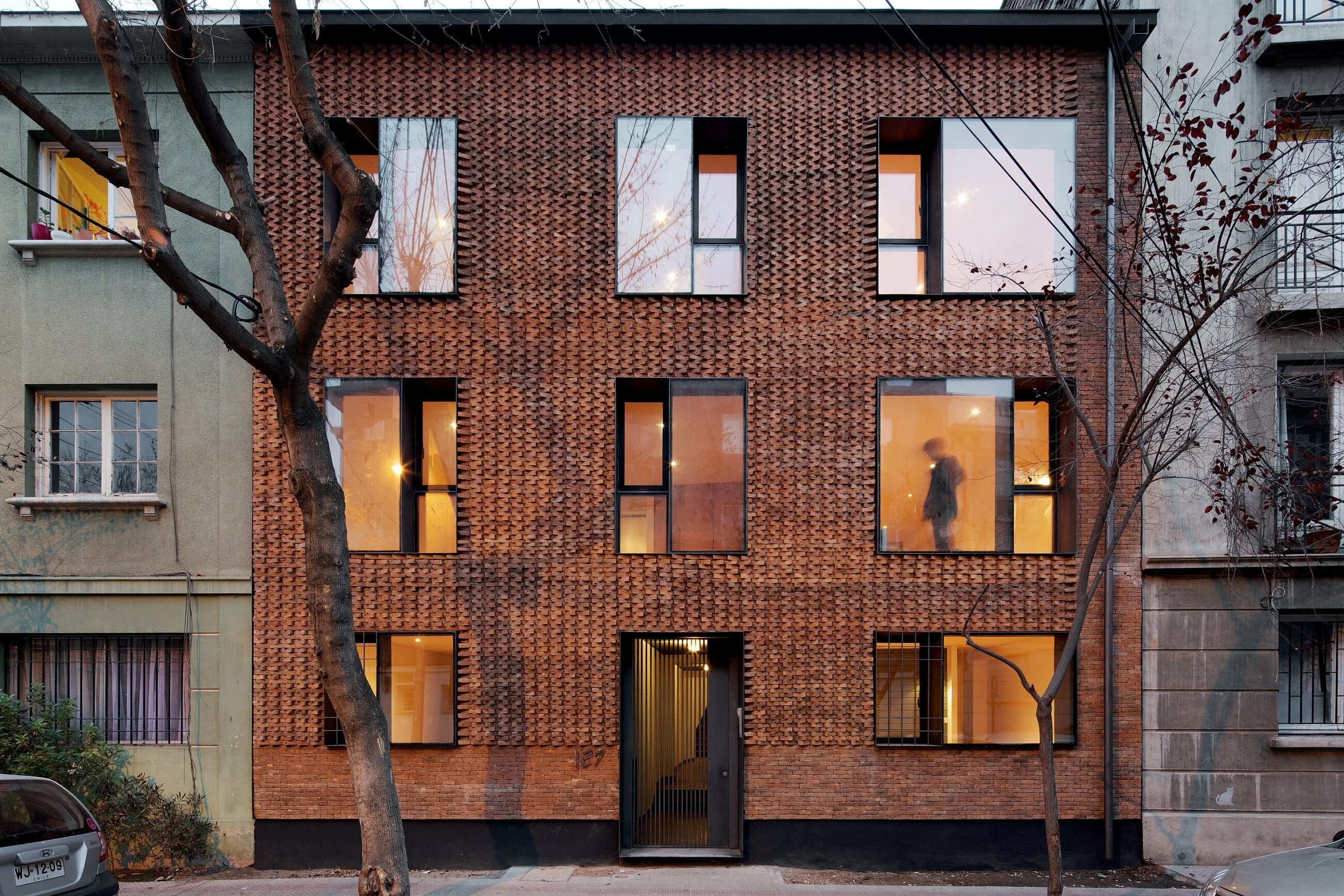 Архдейли архитектура. Фасад кирпичного здания. Фасад кирпичного здания. Современный кирпичный дом. Brick house кирпич.