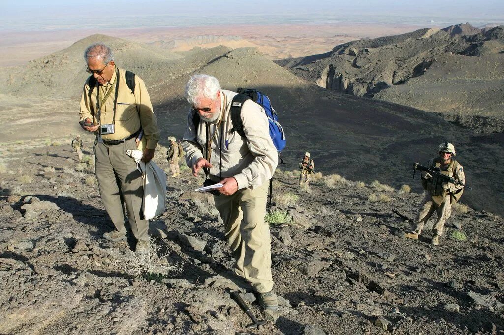 Геологи в экспедиции ссср. Геологи в тайге в 1950 гг. Ферсман геолог. Современный геолог. Геологическая экспедиция.