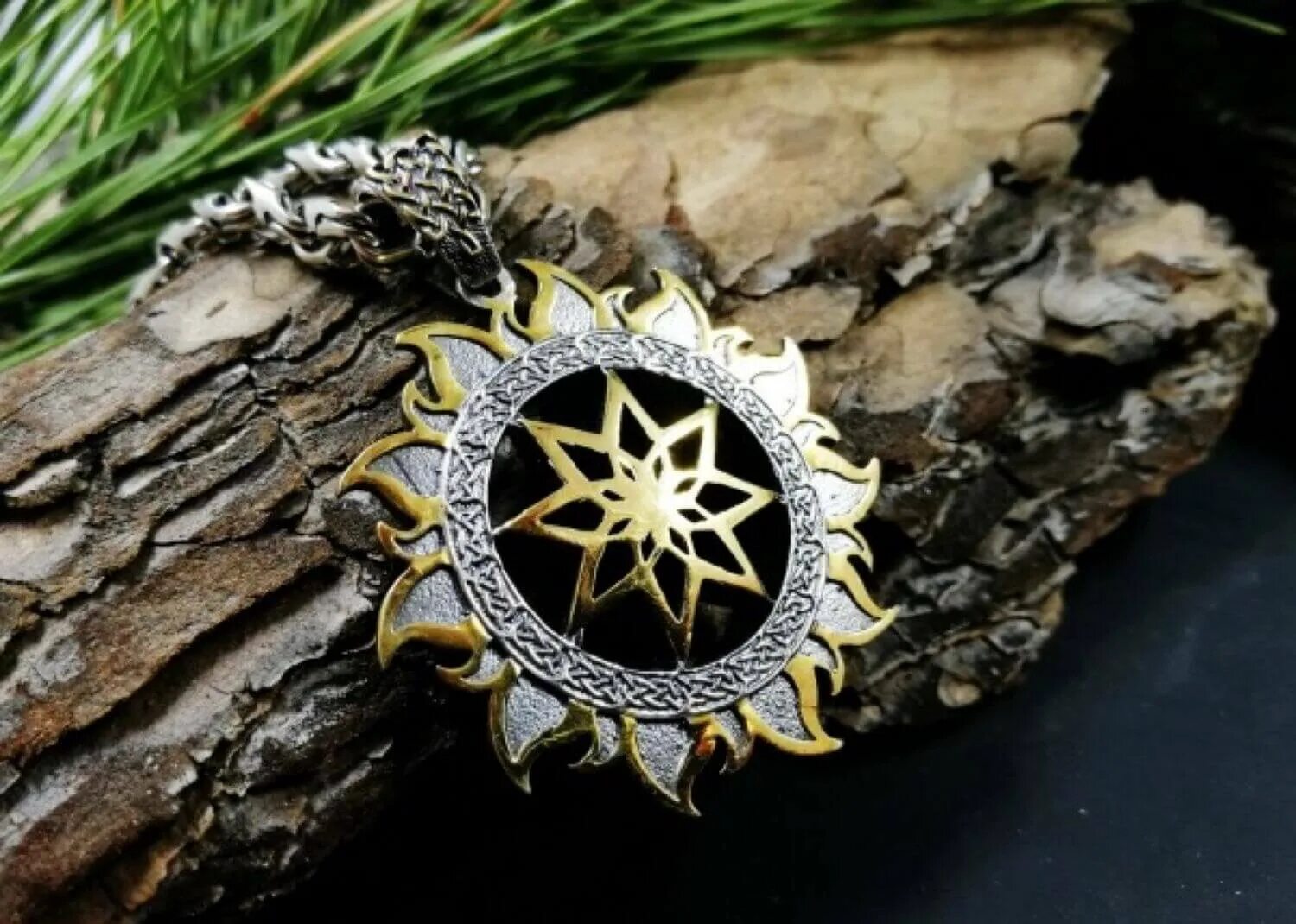 Алатырь-камень в славянской мифологии. Как выглядит алатырь. Славянские символы алатырь. Камень алатырь у славян. Звезда алатырь крест сварога кулон.