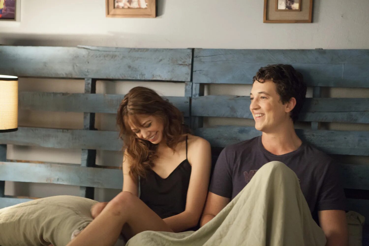 Где найти молодого парня. &quot;one night stand&quot;американский фильм. майлз теллер любовь с первого взгляда. кадры из фильмов про любовь. фильм про парня и девушку.