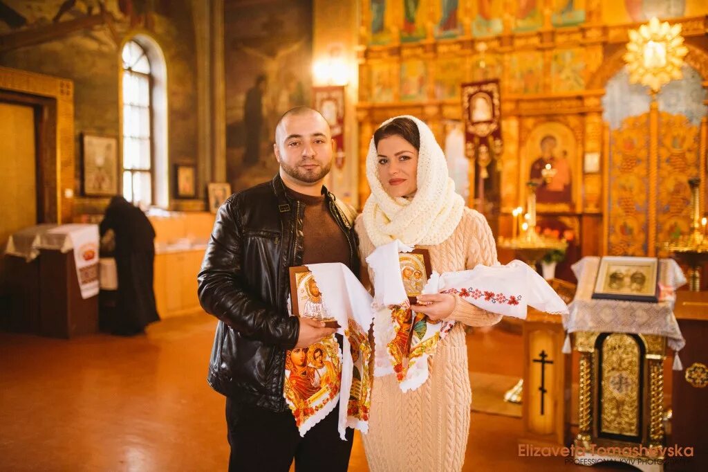 Венчание в церкви. Венчание в храме одежда. Свадьба в православном стиле. Венчание в православии.