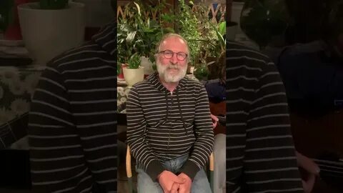 Скука добронравов с сыновьями поет