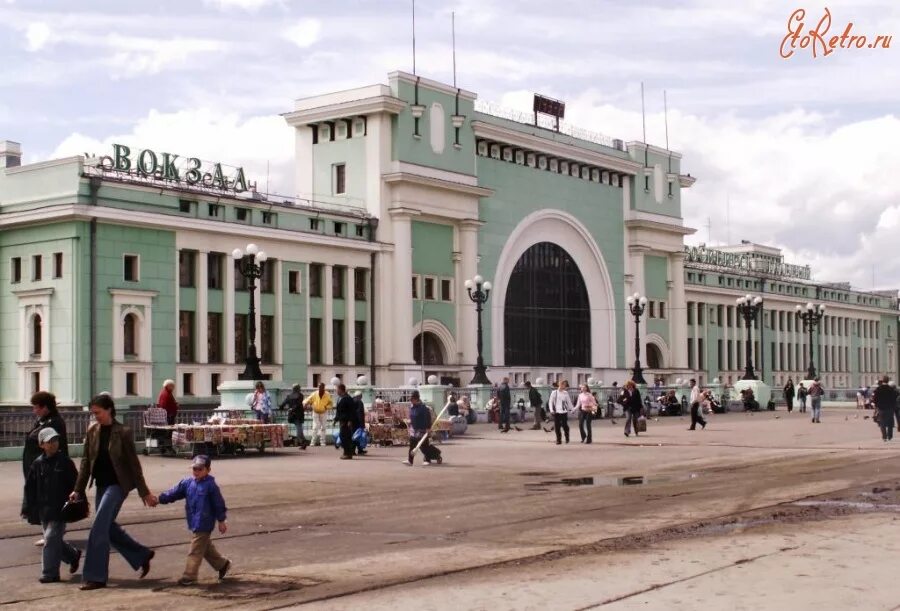 Старый вокзал Новосибирск. Новосибирск главный 1939. Новосибирск вокзал 1941. Вокзала Новосибирск-главный 1930. Какой город старше новосибирска