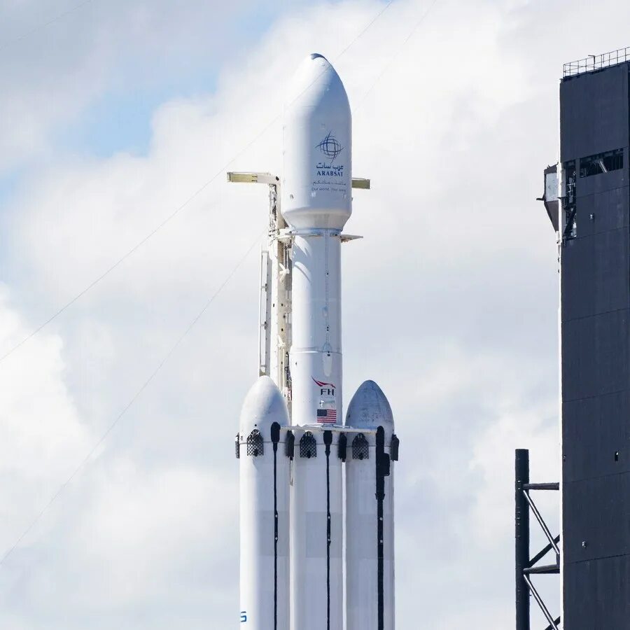 Космическая ракета. Ракетоноситель spese x falcon. Ракета. Ракета spacex falcon heavy. Союз 5.