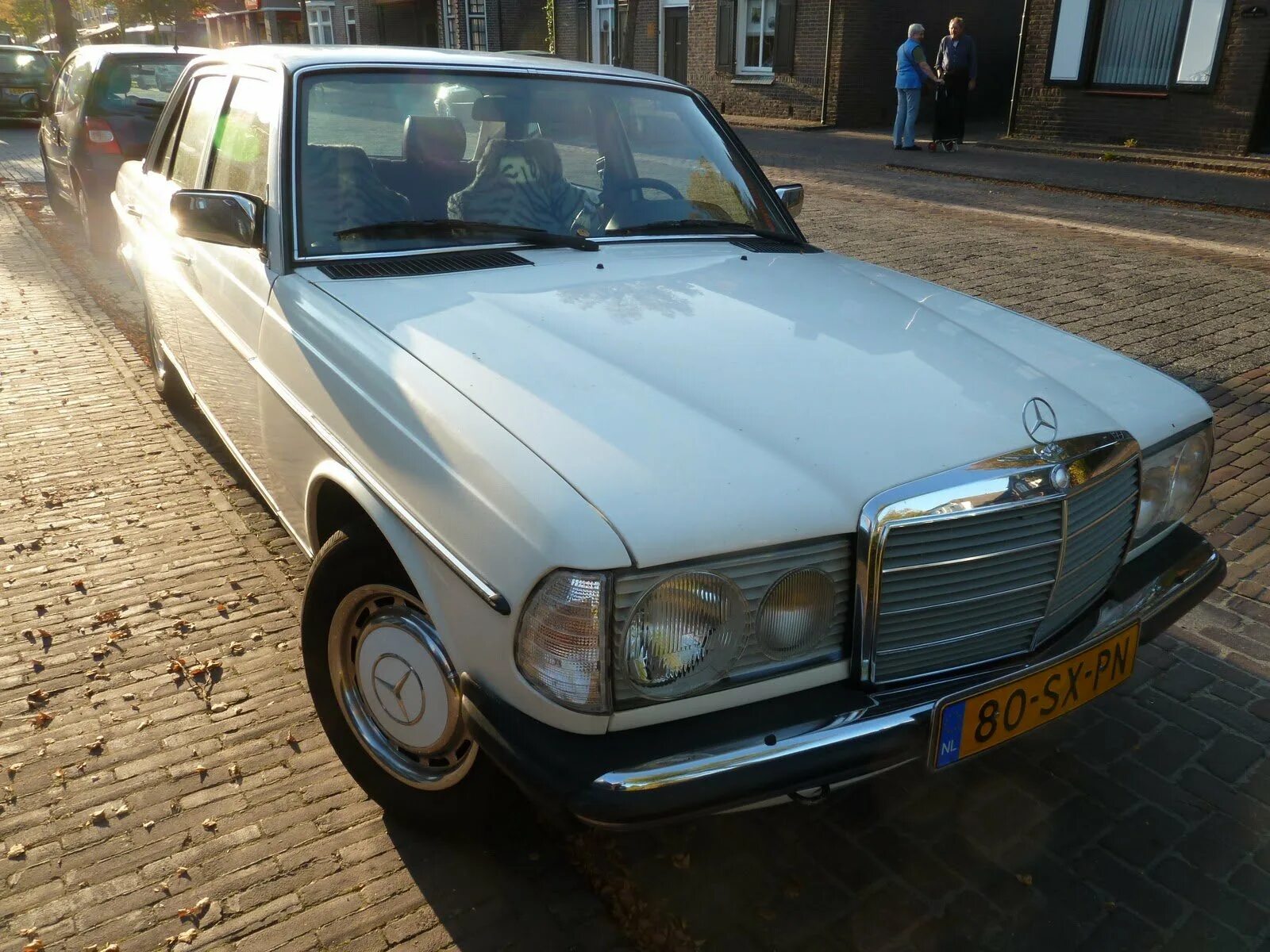 Купить мерседес 230. Мерседес е230. Mercedes e230. Мерс 230е. Mercedes 230e 1981.