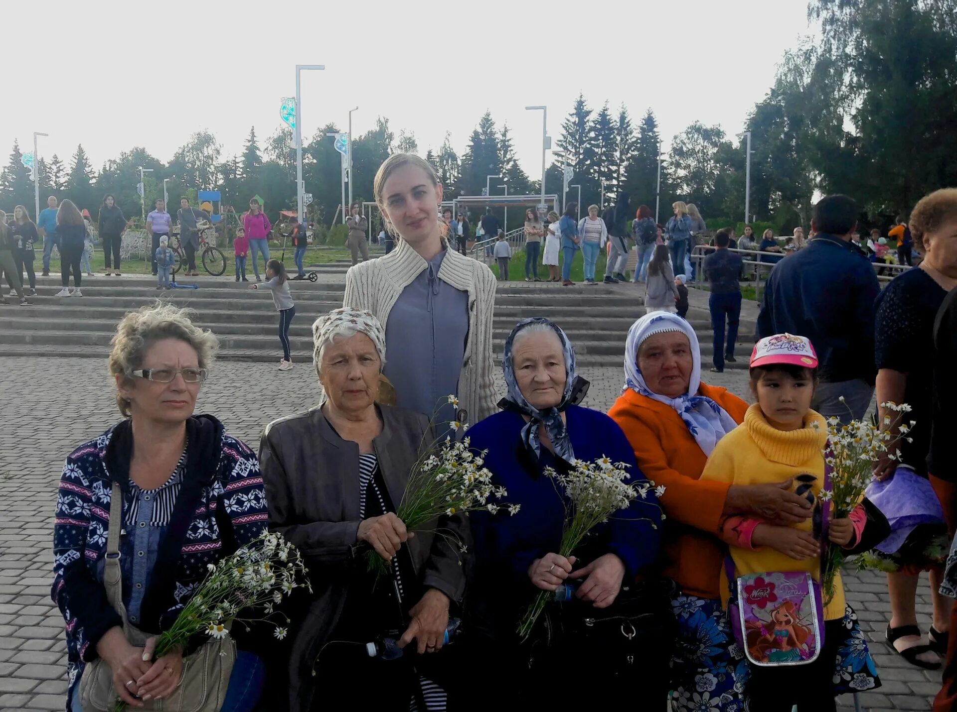 Мензелинск новости недели. Майдан мензелинск. мбдоу 6 мензелинск. троицкая вера мензелинск. вечерний мензелинск.
