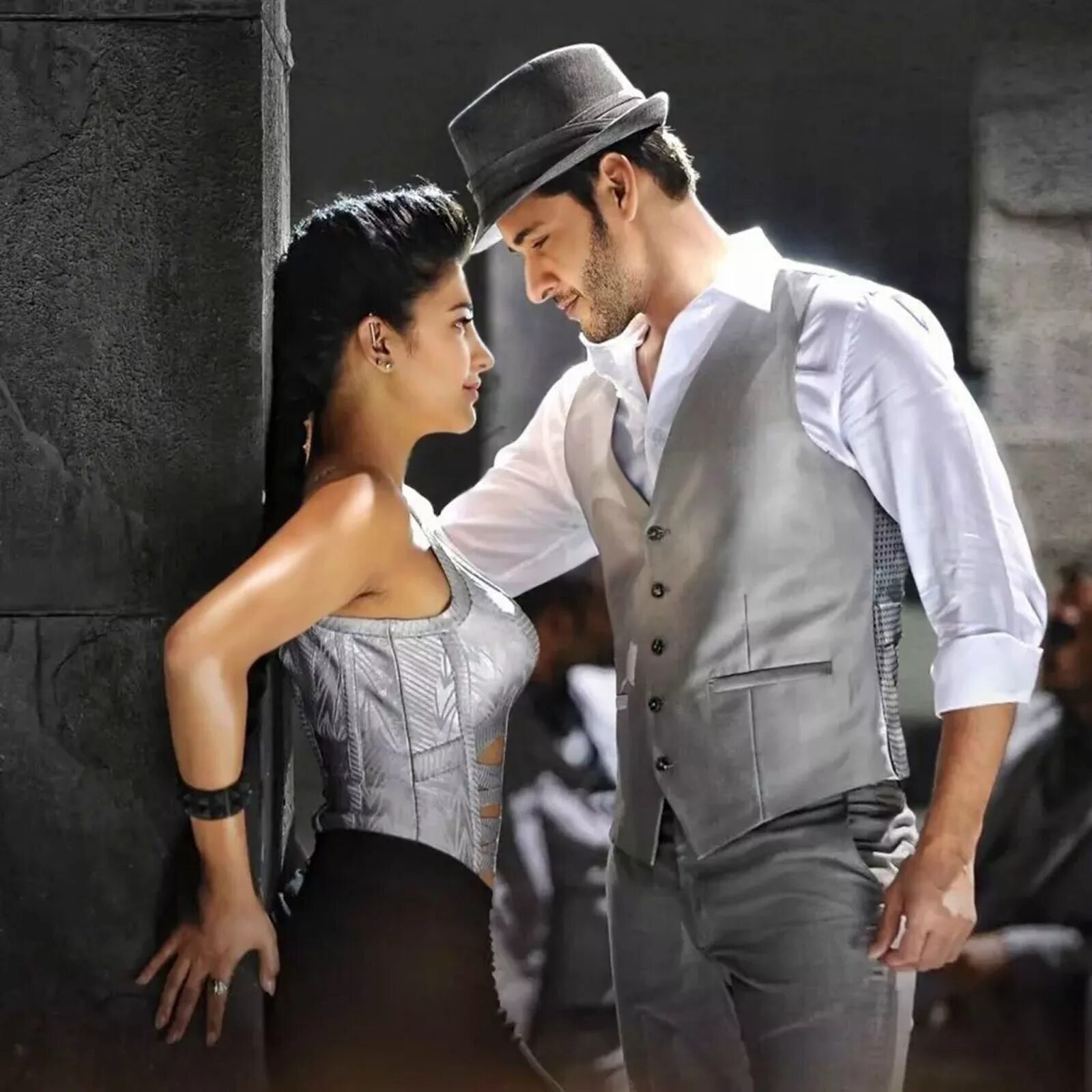 Миллионер хинд. Миллионер Srimanthudu 2015. Махеш бабу миллионер. Srimanthudu Махеш бабу. Махеш бабу Shruti.