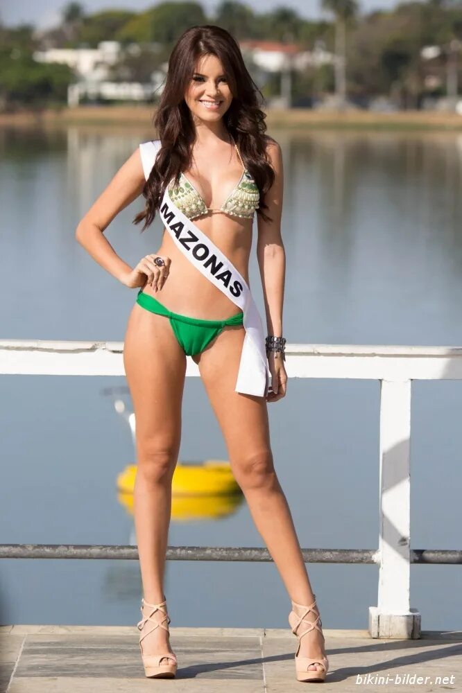 Ниа санчес. Мисс вселенная вывеска. Мисс элайза. Мисс вселенная 2009 победительница фото. Мисс королева красоты.