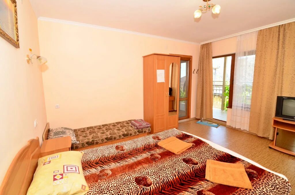 Гостевой дом таир. Судак комнаты. Гостевой дом "протос" в судаке. Комнаты в судаке. Судак гранд отель судак.