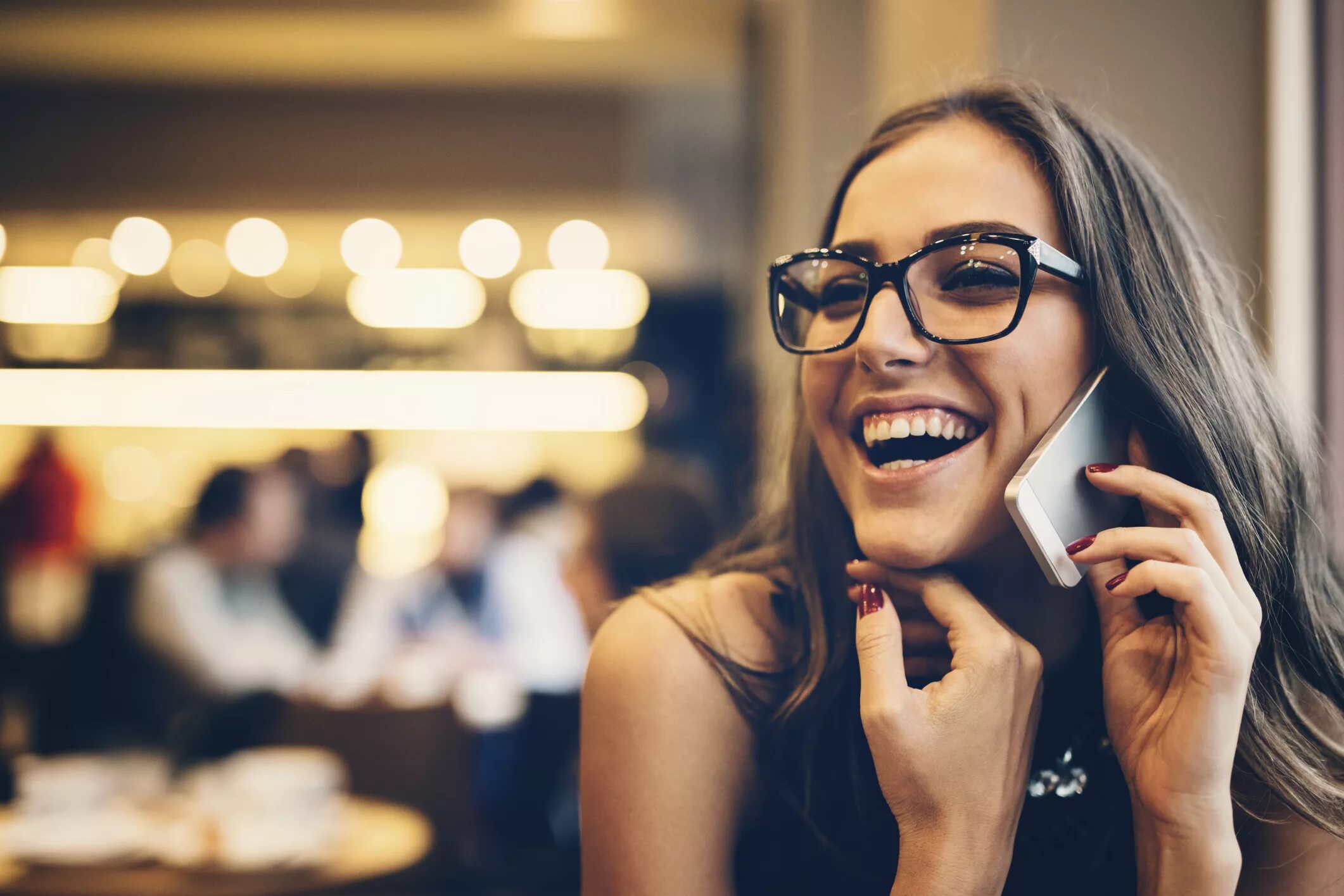 много людей с телефонами. женщина с телефоном. много говорит по телефону. много говорит по телефону. много говорит по телефону.