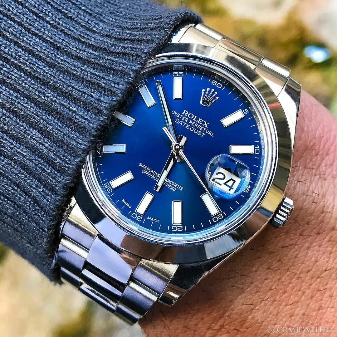 Синий циферблат. Rolex datejust синий циферблат. rolex submariner синие. rolex datejust 41 синий циферблат на руке. rolex datejust 41 голубой циферблат.