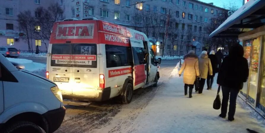 Автобус мурманск ковдор. Водитель Мурманск маршрутки. Автобусы Мурманск. Маршрутки в Мурманске фото. Первый автобус в Мурманске.