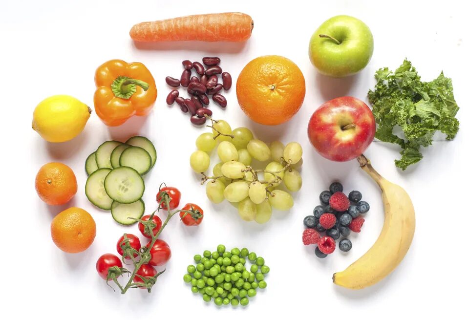 В каких фруктах витамин ц. Витамины в овощах. Витамины из овощей и фруктов. Витамины в фруктах. Овощи и фрукты полезные продукты.