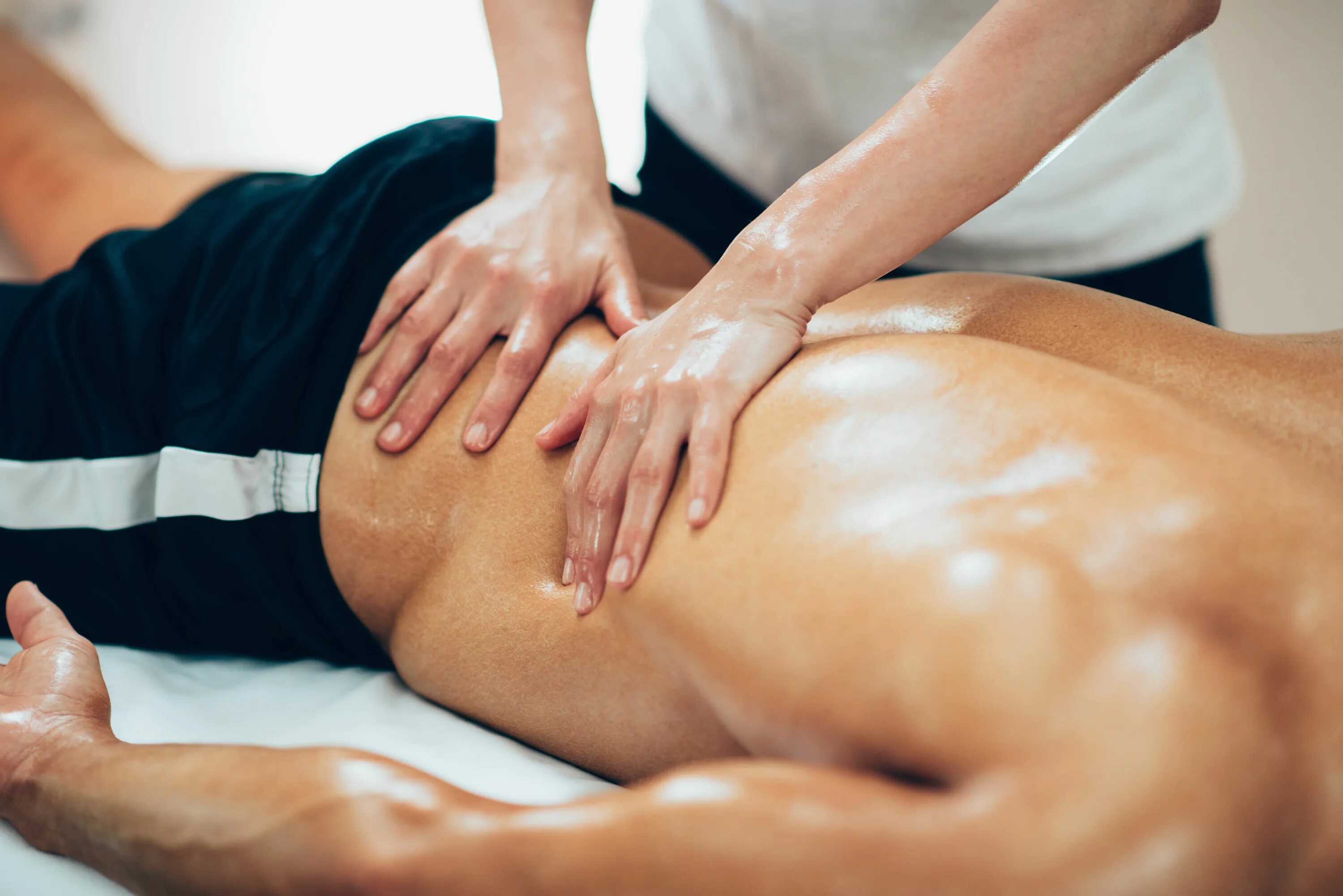 Top massage. Спортивный массаж. Массаж спортивный восстановительный. Массаж тела. Спортивный массаж спины.