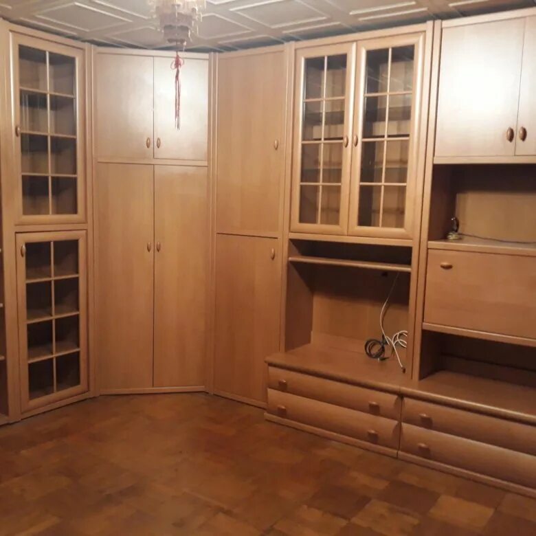 Разбор мебели. Полка за 3500. Магазин сота днр. Подготовка мебели к продаже. Желтый угловой шкаф.