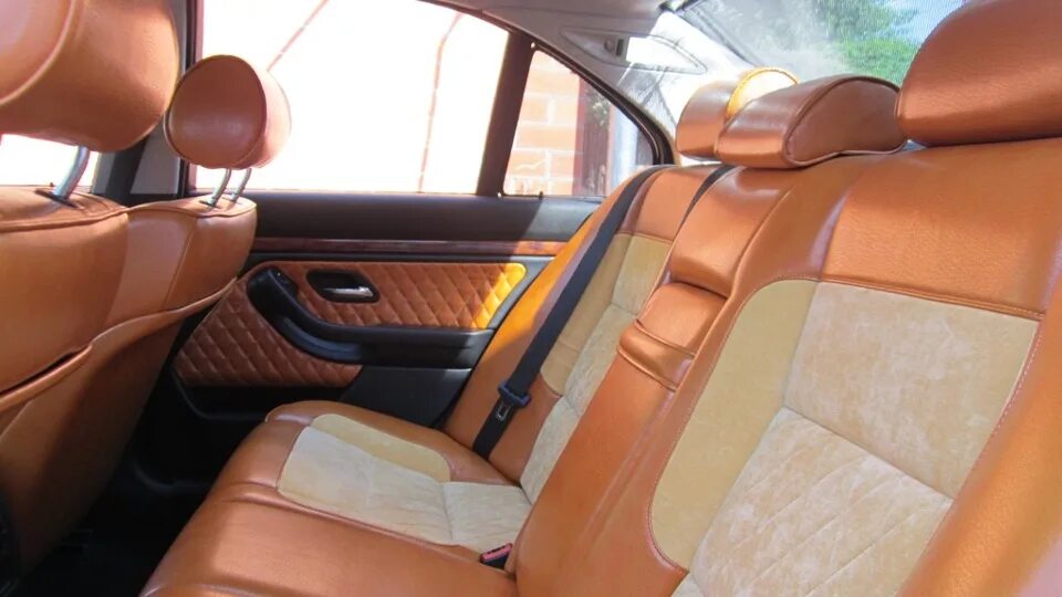 Алькантара или велюр. Е34 салон. Салон кожа велюр 3000gt. Велюровый салон mercedes w140. Ткань для обивки салона.