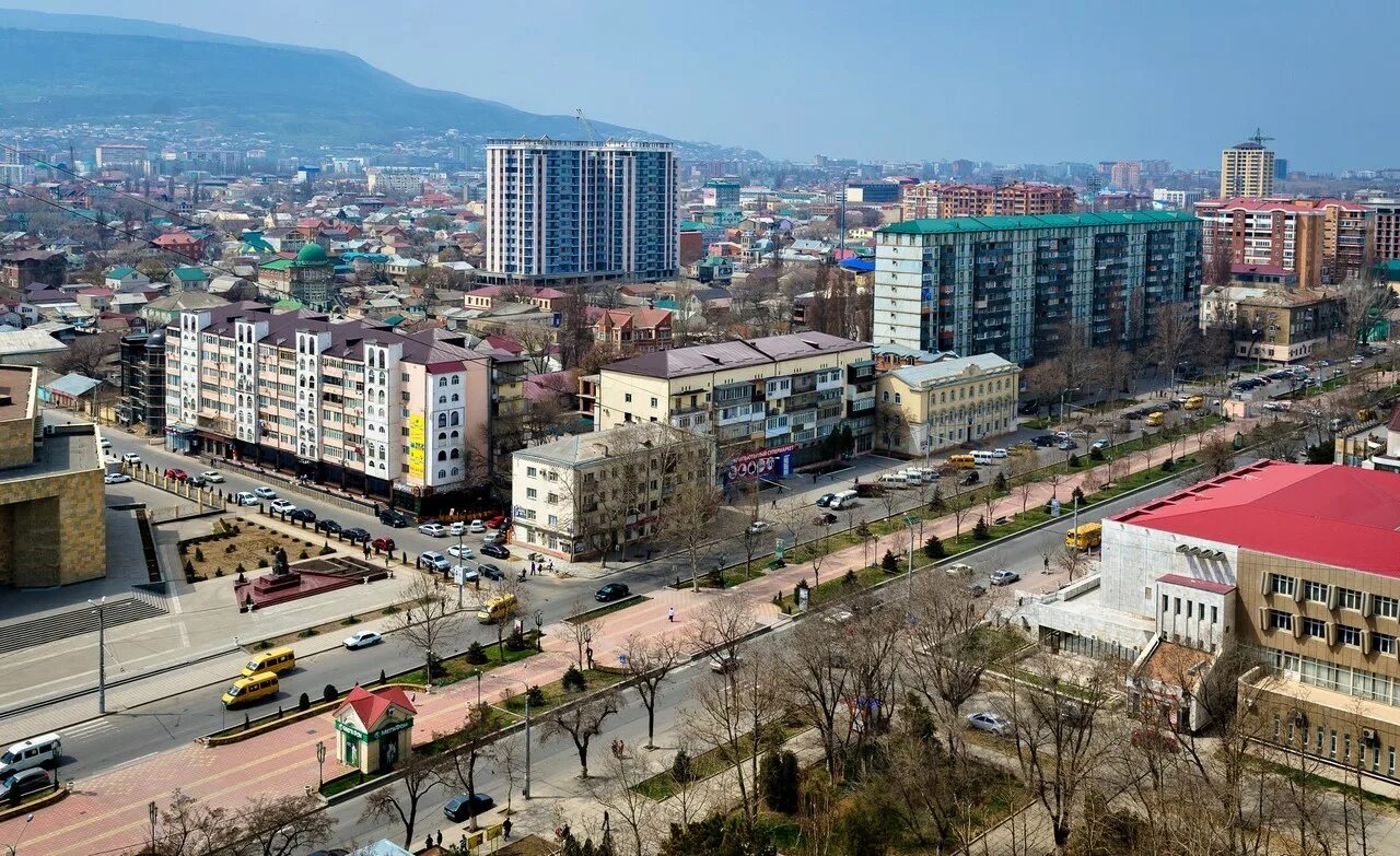 Площадь ленина махачкала. Центр дагестана город. Махачкалинский маяк дагестан. Центр дагестана город. Столица махачкала центр.