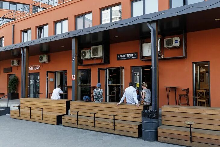 Рюмочная 9 хлебозавод. Крафтейнер на флаконе. Kraftainer. Kraftainer. Крафтейнер бар.