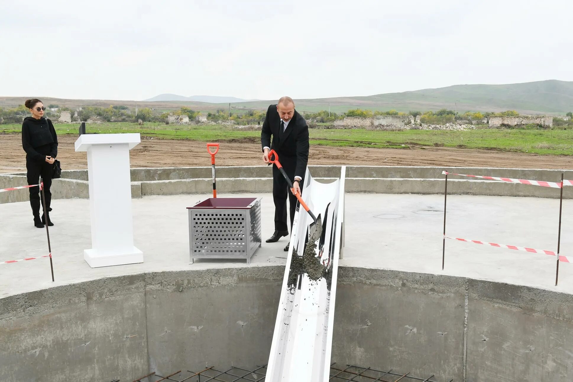 Алиев заложил фундамент новой электростанции. «Умного села» в Зангилане. Fuzuli Airport.
