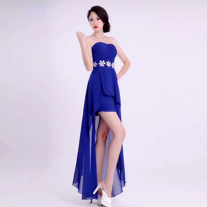 Девушка в длинном синем платье. Девушка в длинном синем платье. Синее платье со. Платье сапфирового цвета. Платье со шлейфом.